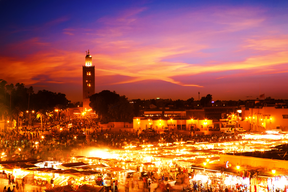 Marktplatz mitten in Marrakesch