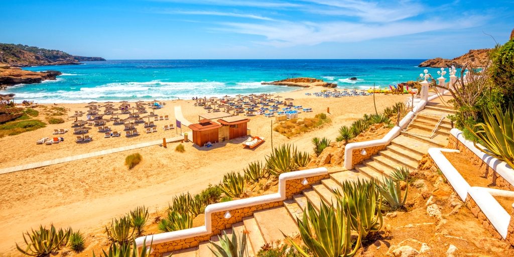 Die Baleareninsel ruft - Strand auf Ibiza.