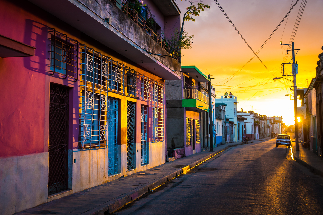Last Minute in die Karibik malerische Straße