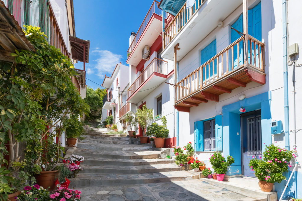 Griechenland, Skopelos, bunte Straße