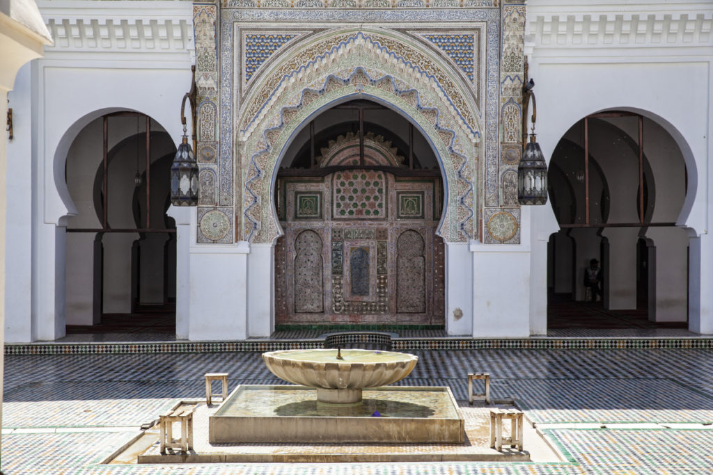 Innenhof der Universität al-Qarawīyīn in Fes, Marokko