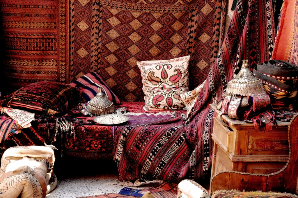 Ein türkischer Teppichladen auf einem Basar
