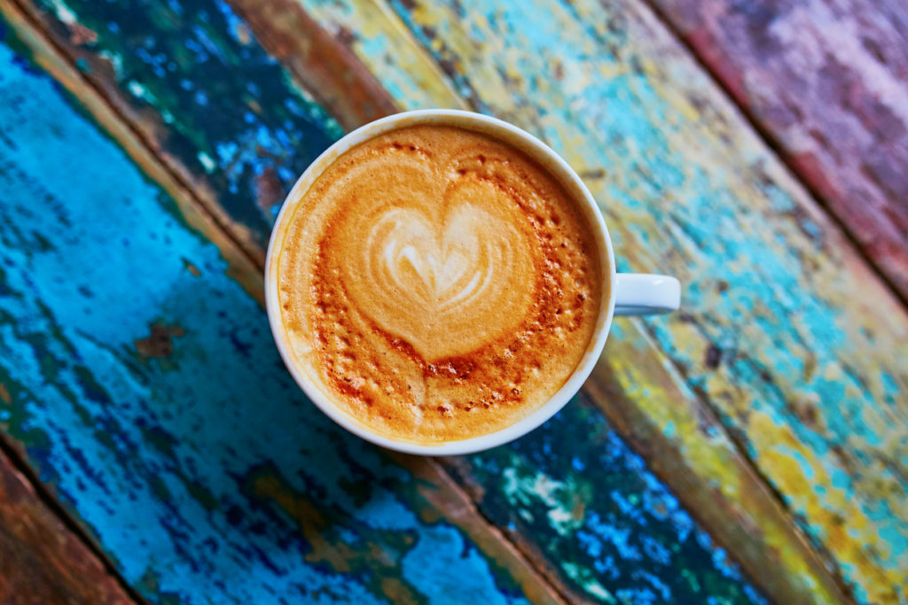 Frisch gebrühter Cappuccino in Rom