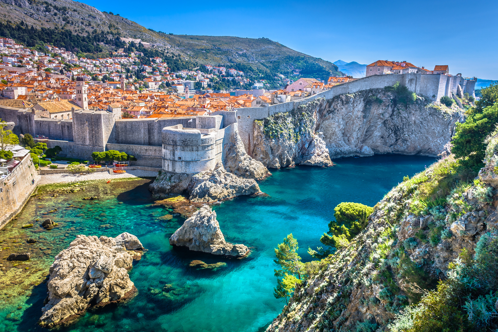 Blick auf die Altstadt und Stadtmauer von Dubrovnik