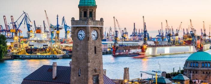 Hamburger Hafen an der Elbe