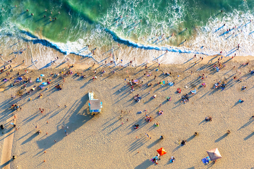 Luftaufnahme vom Santa Monica Beach in Los Angeles