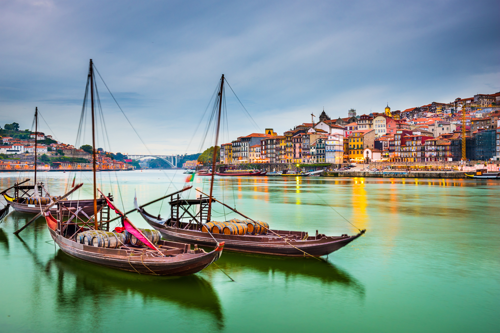 Boote auf dem Douro in Porto