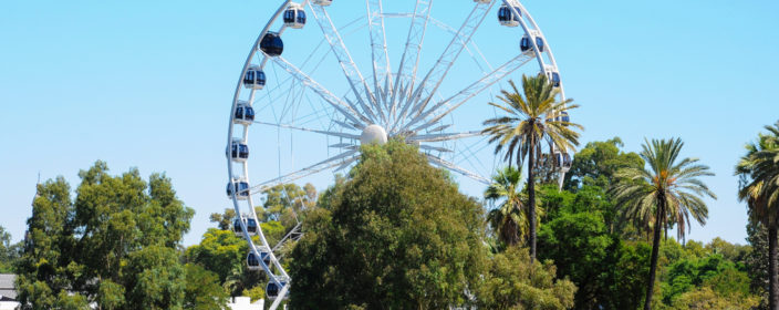 Riesenrad in einem Freizeitpark von Sevilla