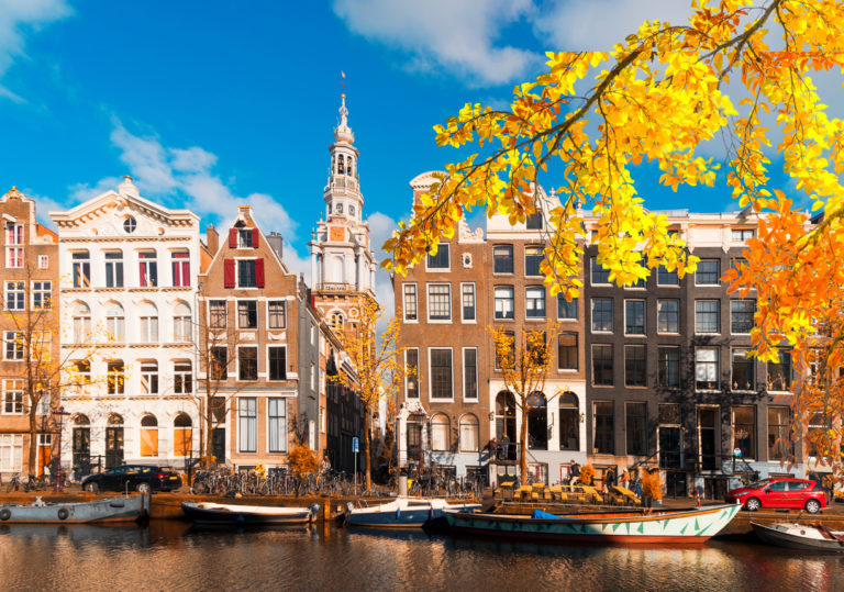 Kurzurlaub in Amsterdam: Partyzug im Sommer ab 80€ (Tagestrip)