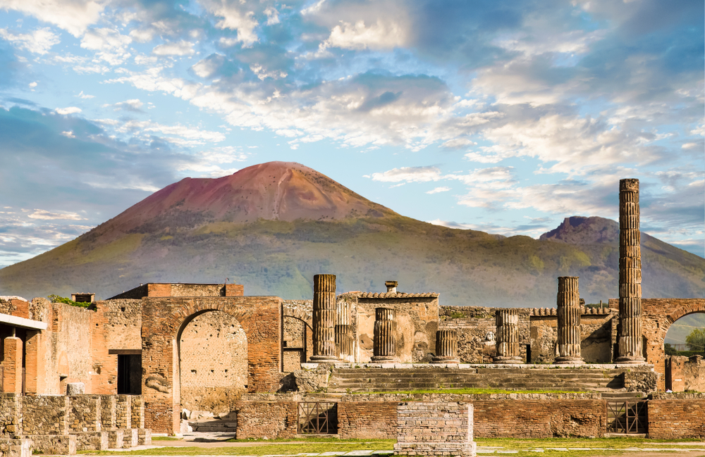 Aussicht vom antiken Pompeji zum imposanten Vesuv, Italien