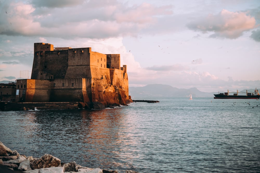 Aussicht auf die Festung Castel dell’Ovo, Neapel