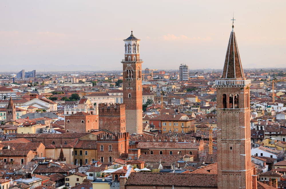 Der Turm Torre dei Lamberti im Hintergrund, Verona