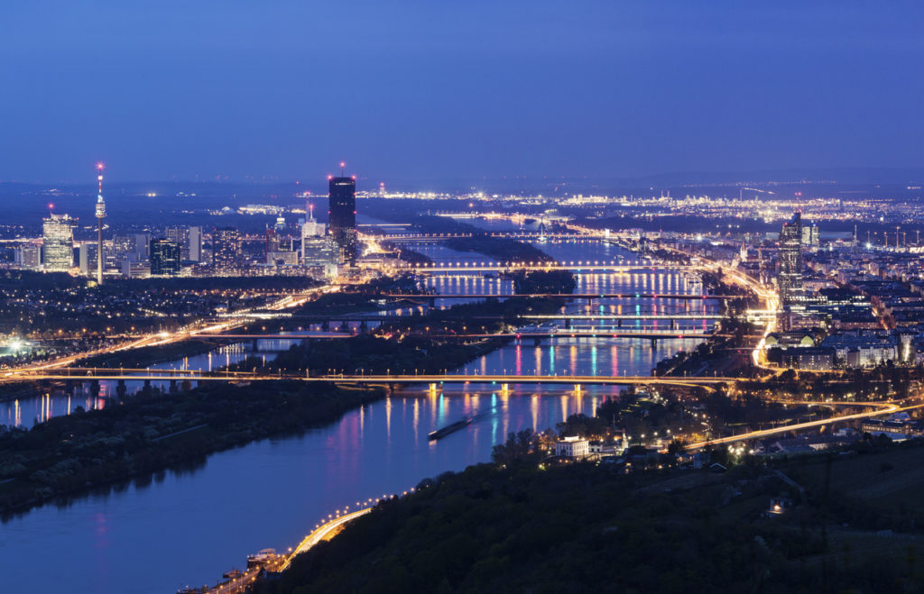 Donau und Wien bei Nacht