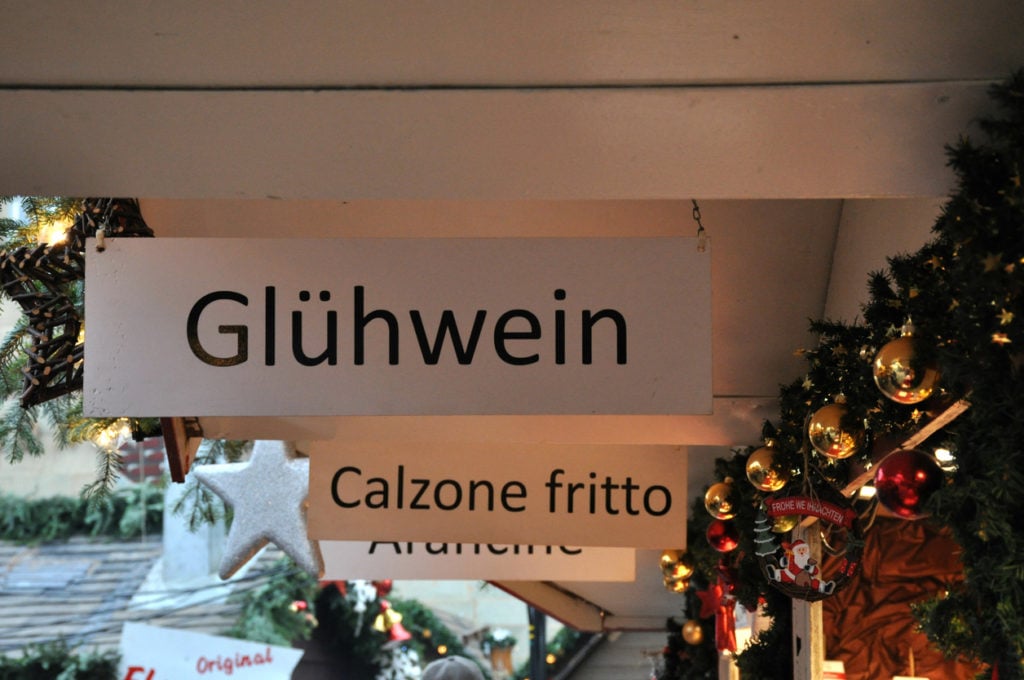 Glühweinstand auf dem Stuttgarter Weihnachtsmarkt
