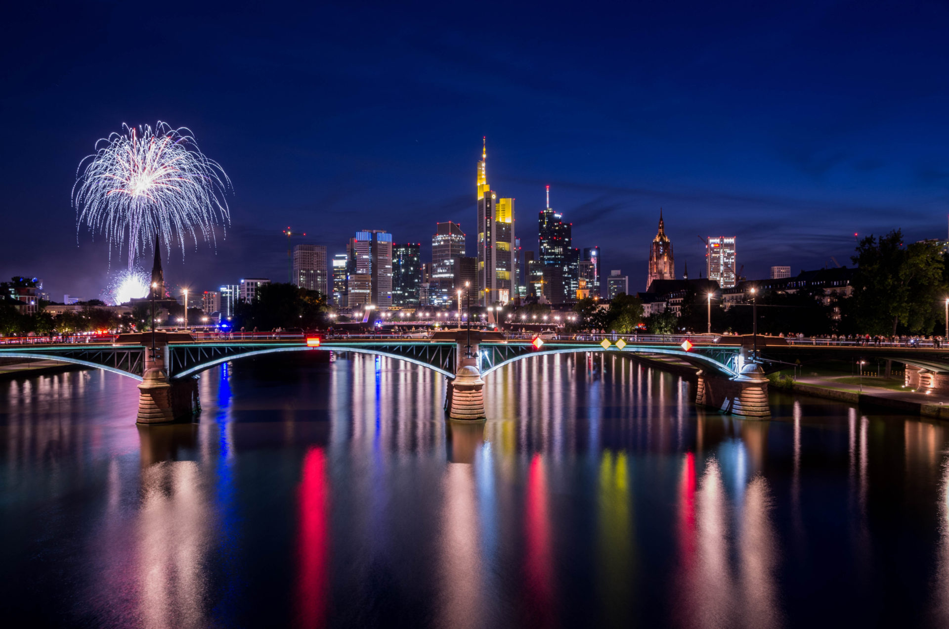 Silvester in Frankfurt Partys, Hotspots Aussichtspunkte & mehr 2022
