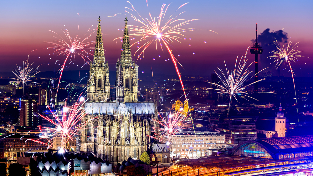 Feuerwerk über dem Kölner Dom, Köln