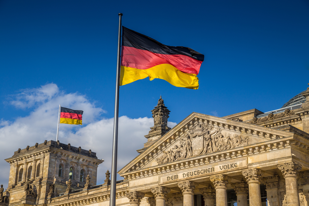 Deutschland Flagge am Reichstagsgebäude, Berlin