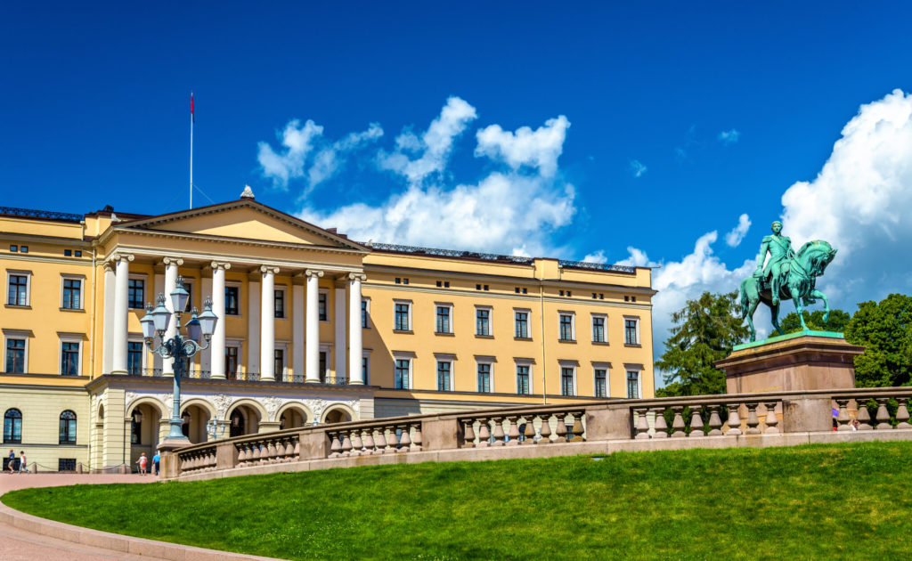 Consejos de Oslo: el consejo valentísimo sobre la ciudad en la haber noruega + planisferio