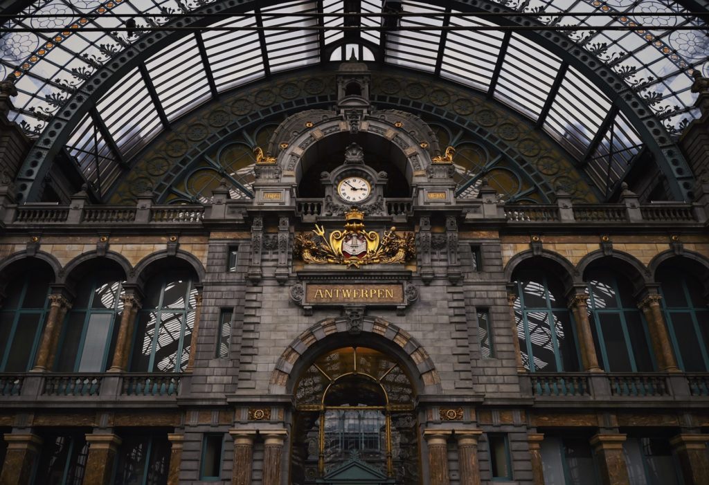 Der Bahnhof Antwerpen-Centraal