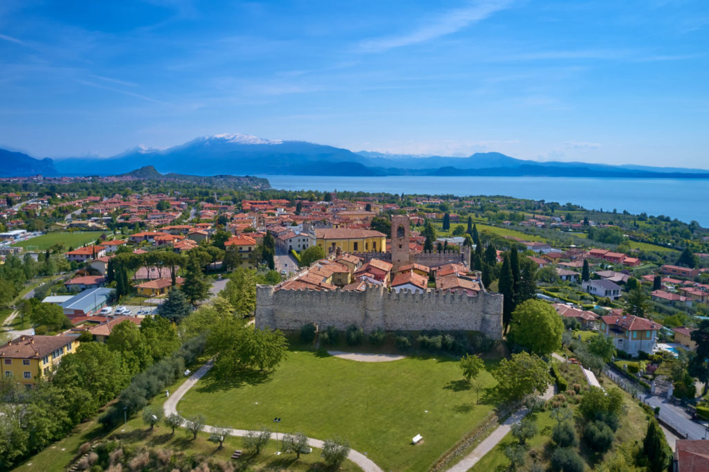 Blick auf die Burg von Moniga del Garda am Gardasee