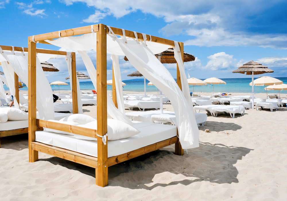 Strandbetten auf Ibiza