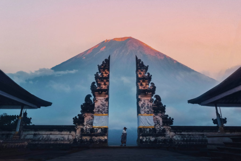 Das Heaven's Gate auf Bali bei Sonnenuntergang