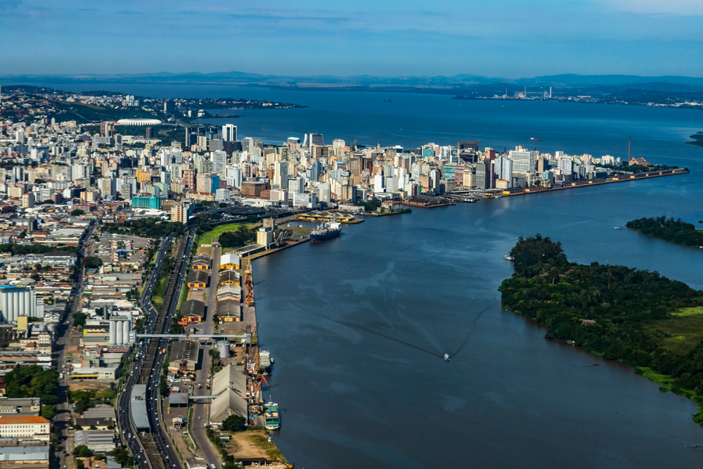 Blick über Porto Alegre am Wasser