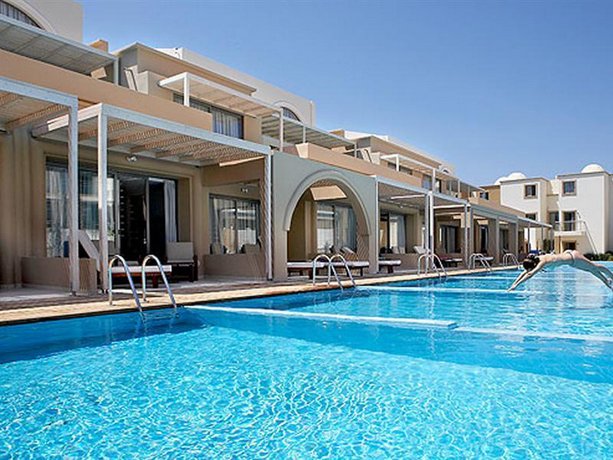 Pool des SENTIDO Ixian Grand Hotel auf der Insel Rhodos