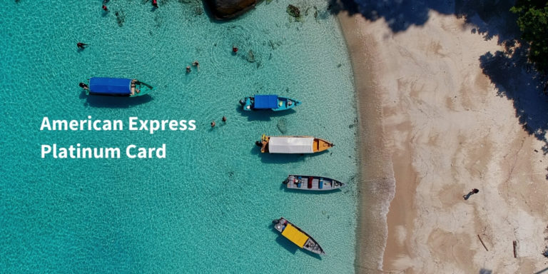 american express platinum card infoseite schriftzug auf Bild von tropischem Strand mit Booten aus der Vogelperspektive
