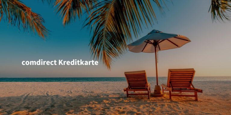 comdirect Kreditkarte Infoseite Schriftzug vor Bild mit Strand und Sonnenstuhl mit Palmen