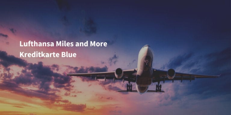 lufthansa miles and more kreditkarte blue schriftzug vor Bild von Flugzeug bei Sonnenuntergang