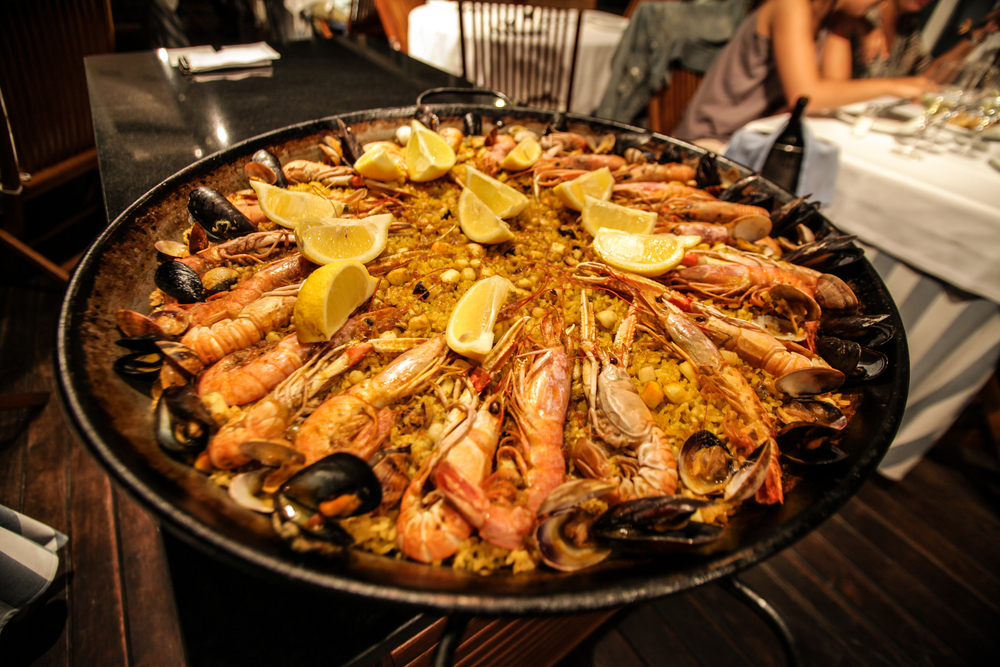Traditionell spanische Paella in Barcelona
