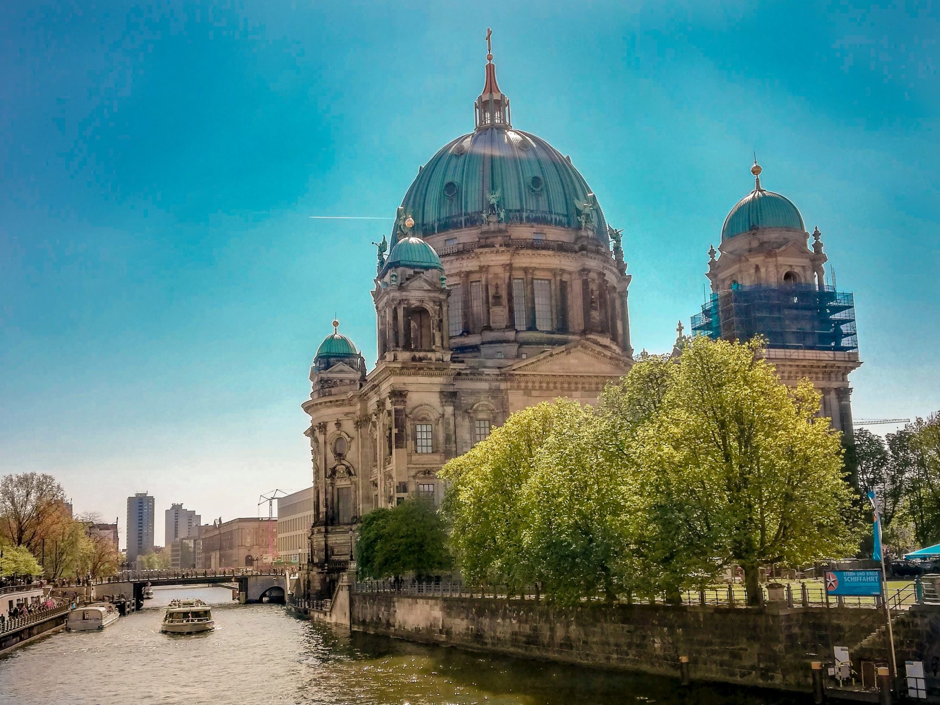 Berliner Dom vom Wasser aus