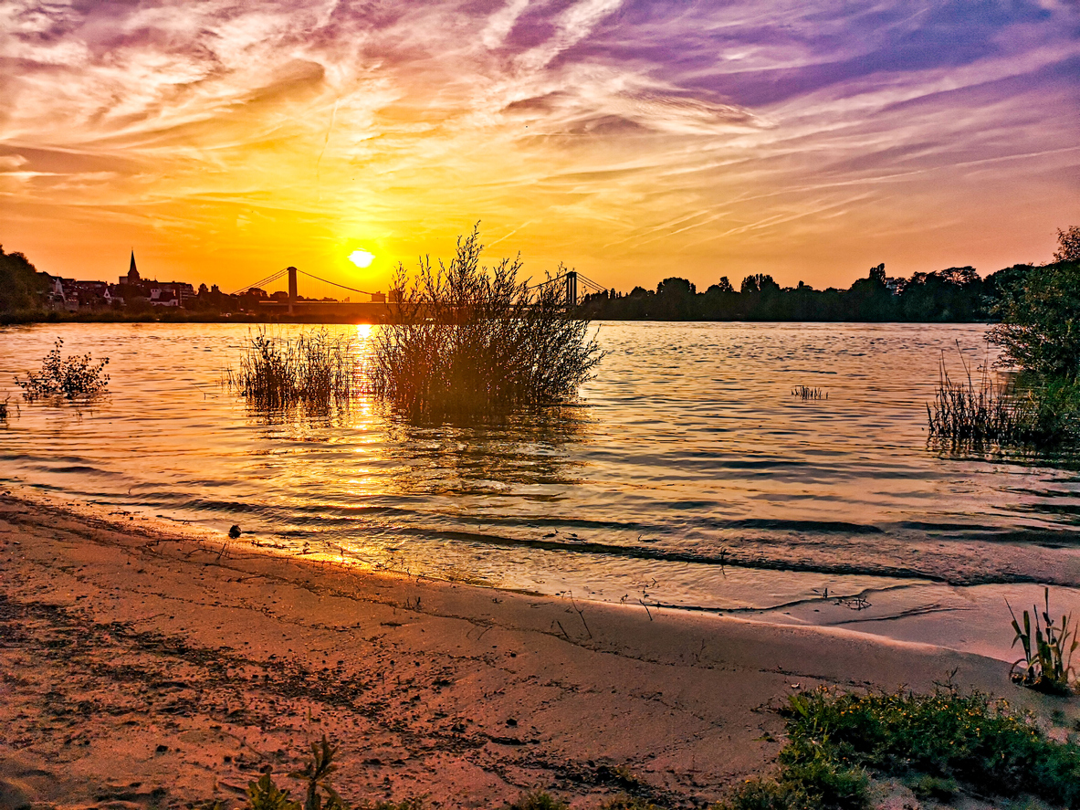 Sonnenuntergang am Wasser in Köln