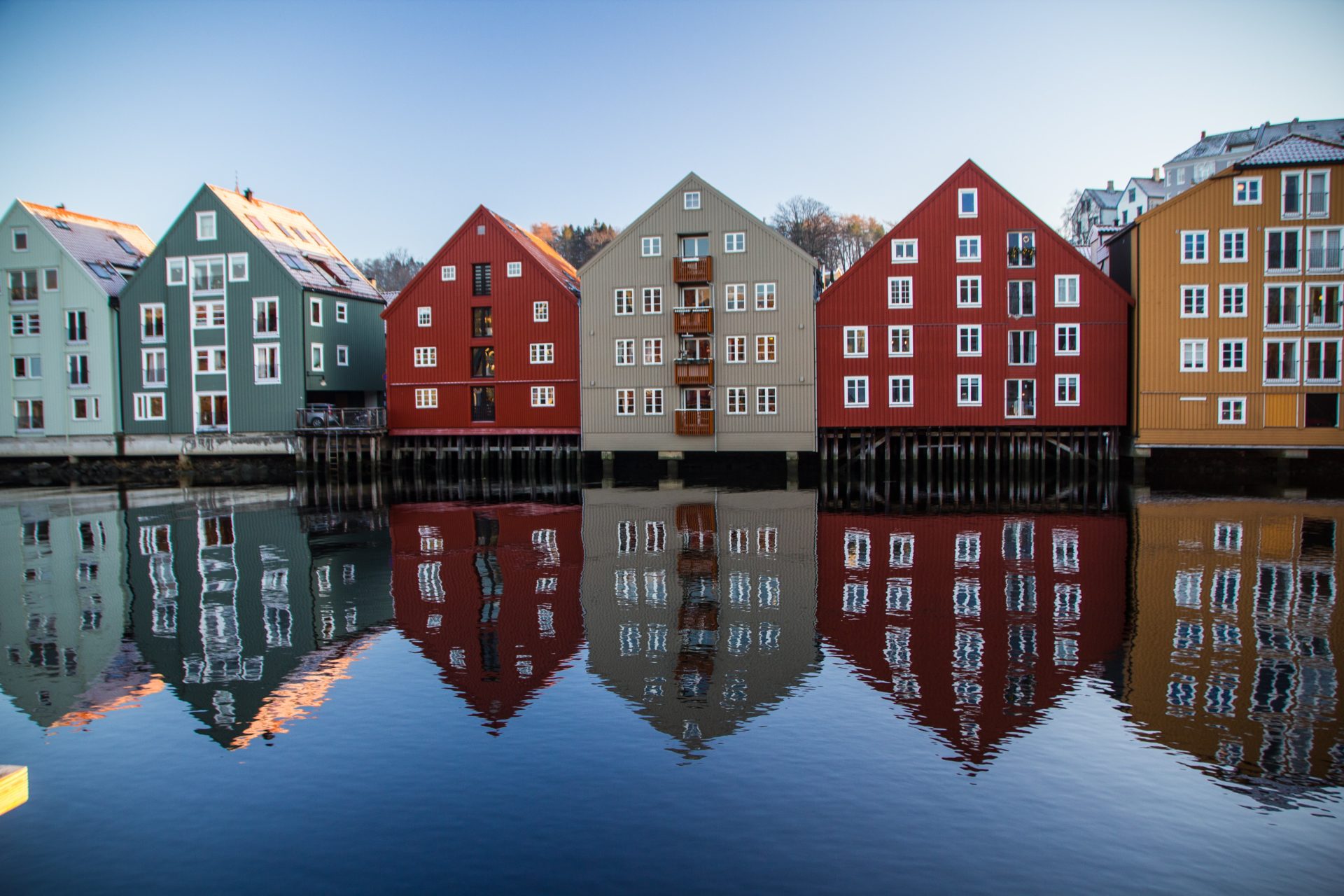 Häuserfassade in Trondheim, Norwegen