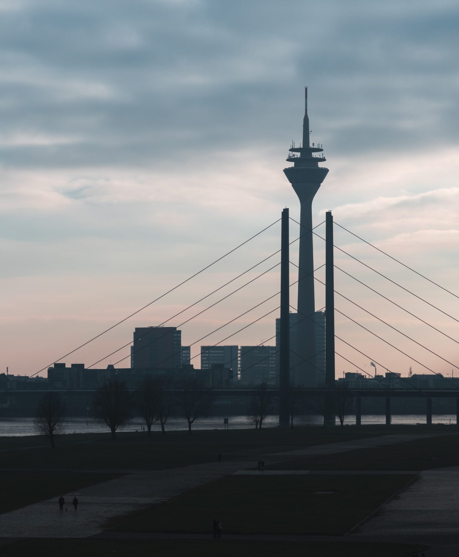 Düsseldorf, Rhein, Rheinturm