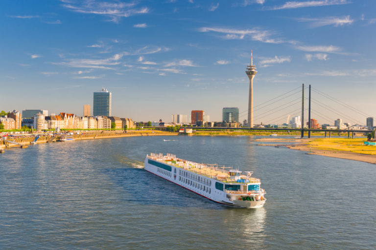 Düsseldorf, Rhein, Schifffahrt