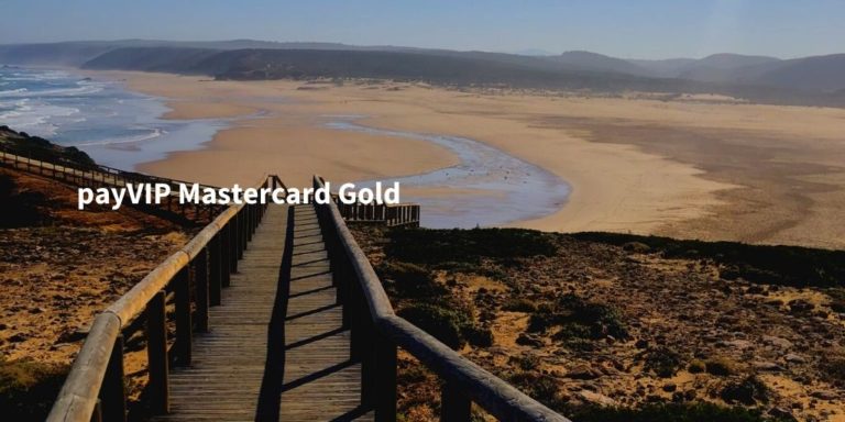 payvip mastercard gold Infoseite Schriftzug auf Bild von Strand in Portugal