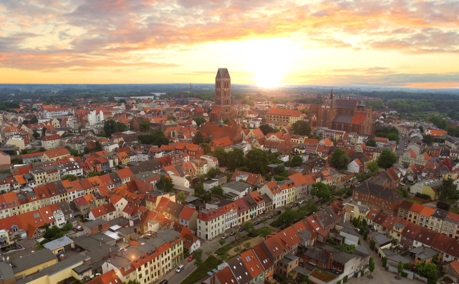 Blick über Wismar bei Sonnenuntergang