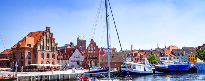 Der Hafen von Wismar mit Booten