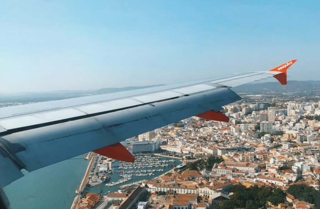 Flugzeug über Portugal