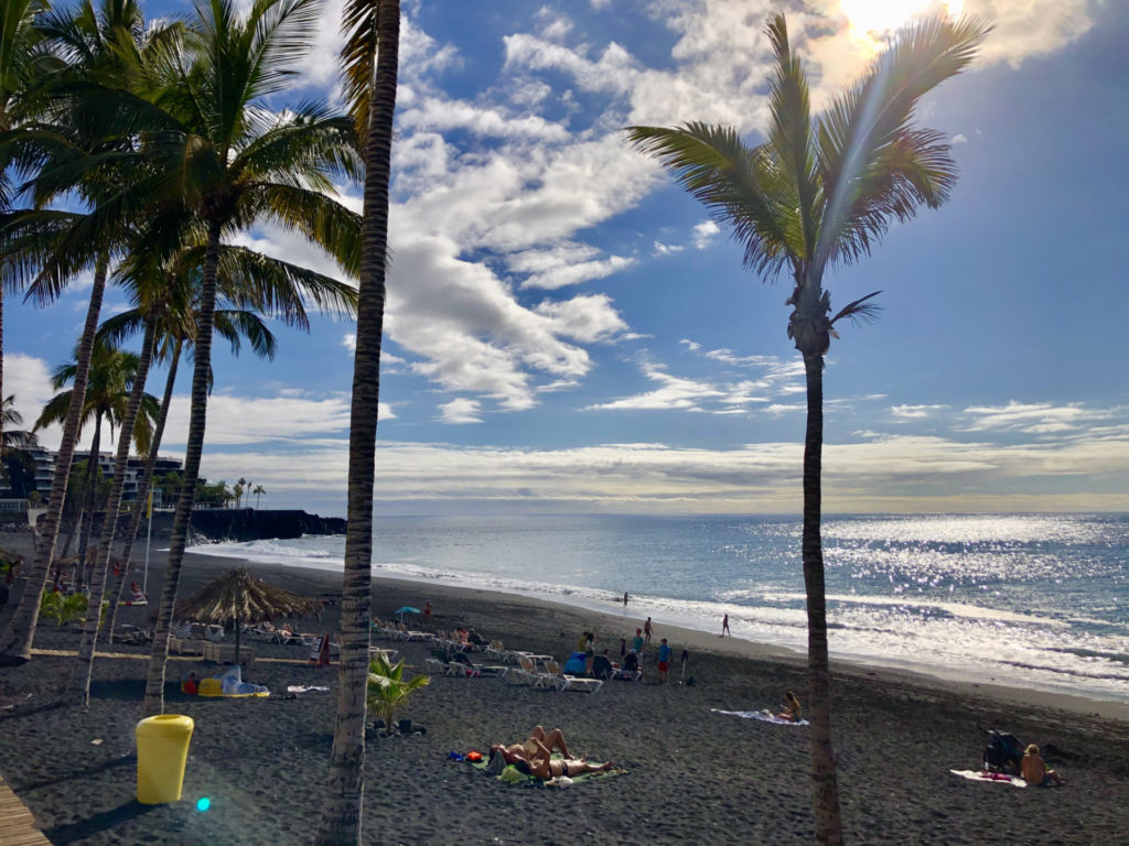 Puerto Naos Strand La Palma mit Sonne und Palmen