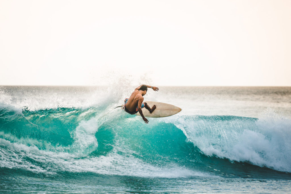 Indonesien, Bali, Surfen