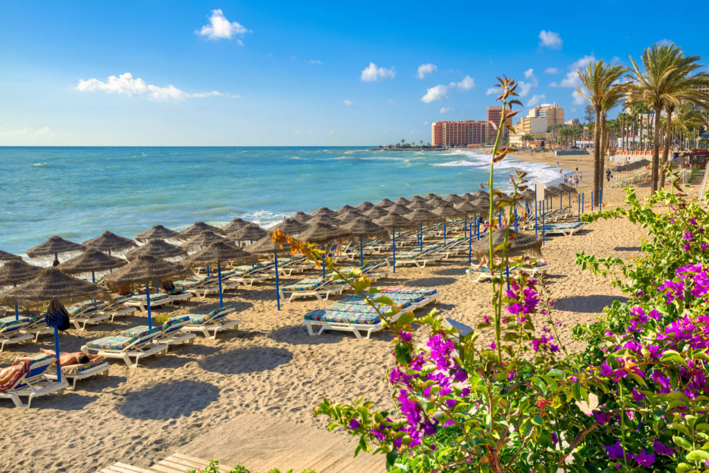Spanien, Andalusien, Costa del Sol, Strand in Benalmádema