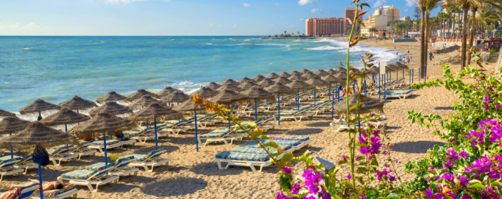 Spanien, Andalusien, Costa del Sol, Strand in Benalmádema