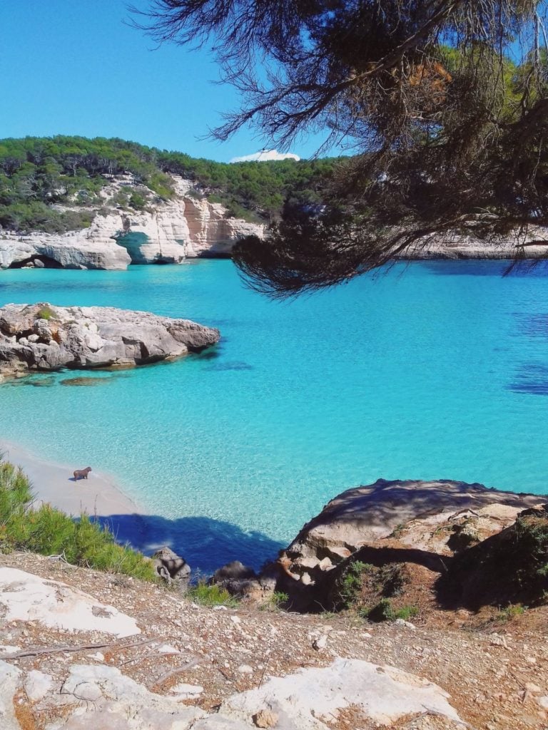 Unsplash Reiseuhu, Cala Mitjana auf Menorca