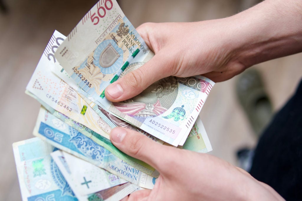 Convierta euros a zlotys polacos y evite cargos