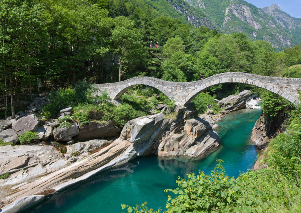 Schweiz, Tessin, Römische Brücke von Lavertezzo