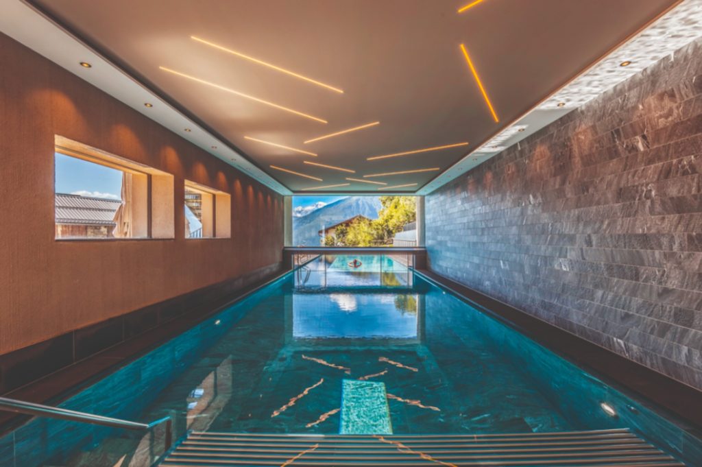 maraias luxury suites pool