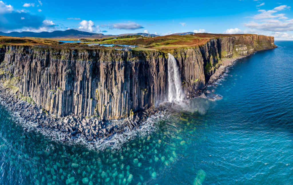 Schottland, Klippen bei Staffin, Kilt Rock Wasserfall
